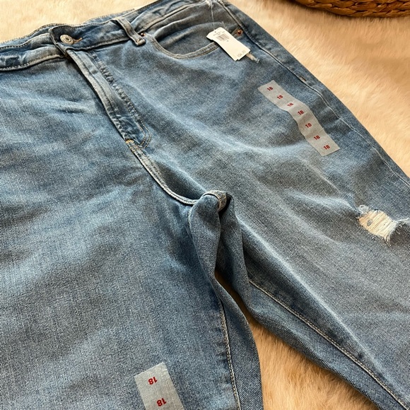 NWT Old Navy High-Waisted OG Straight Cut-Off Jeans in Alma 18 - Picture 6 of 15
